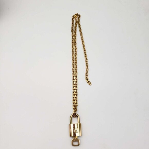 100% Auth Louis Vuitton Lock & Key with Gold Plated Gold Chain Necklace - Picture 3 of 8
